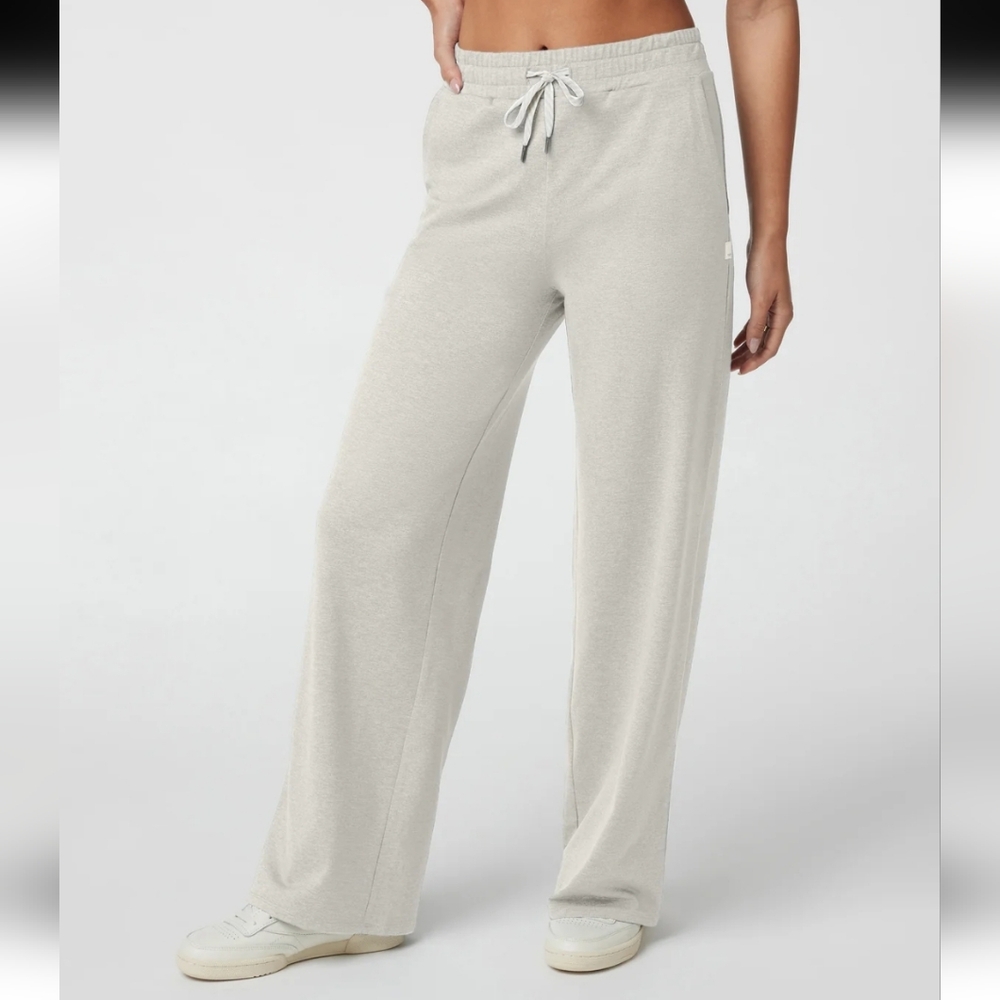 Vuori Women's Halo Essential Wide Leg Pants in Ecru